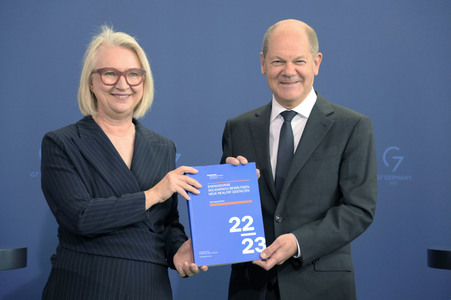 Übergabe des Jahresgutachtens 2022/2023 des Sachverständigenrates zur Begutachtung der gesamtwirtschaftlichen Entwicklung in Berlin