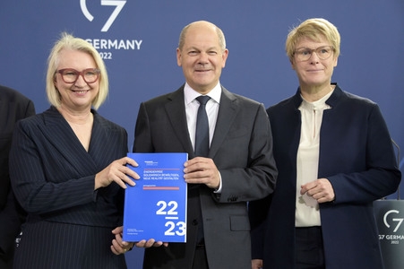 Übergabe des Jahresgutachtens 2022/2023 des Sachverständigenrates zur Begutachtung der gesamtwirtschaftlichen Entwicklung in Berlin