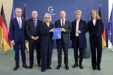 Übergabe des Jahresgutachtens 2022/2023 des Sachverständigenrates zur Begutachtung der gesamtwirtschaftlichen Entwicklung in Berlin