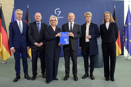 Übergabe des Jahresgutachtens 2022/2023 des Sachverständigenrates zur Begutachtung der gesamtwirtschaftlichen Entwicklung in Berlin