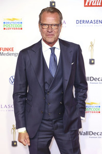 Goldene Bild der Frau 2022 in Hamburg