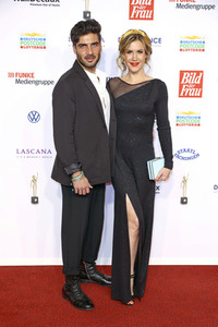 Goldene Bild der Frau 2022 in Hamburg