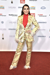 Goldene Bild der Frau 2022 in Hamburg