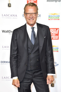 Goldene Bild der Frau 2022 in Hamburg