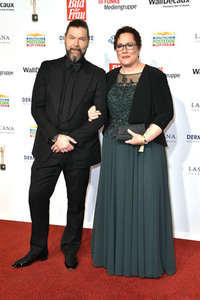 Goldene Bild der Frau 2022 in Hamburg