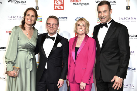 Goldene Bild der Frau 2022 in Hamburg