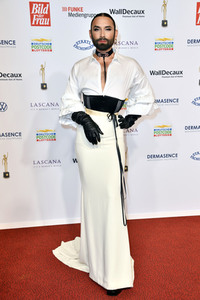 Goldene Bild der Frau 2022 in Hamburg