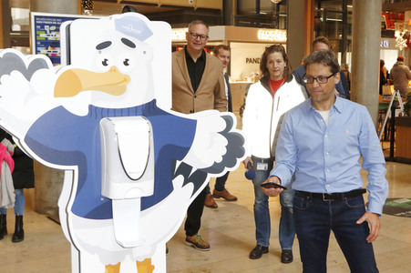 Fototermin mit Patrick Bach und Service-Roboter 'Fiete' in Hamburg