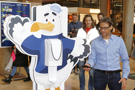 Fototermin mit Patrick Bach und Service-Roboter 'Fiete' in Hamburg