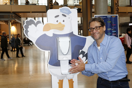 Fototermin mit Patrick Bach und Service-Roboter 'Fiete' in Hamburg