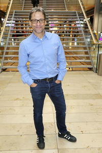 Fototermin mit Patrick Bach und Service-Roboter 'Fiete' in Hamburg