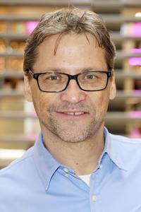 Fototermin mit Patrick Bach und Service-Roboter 'Fiete' in Hamburg