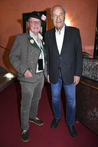 Theaterpremiere 'Alle unter eine Tanne' in München