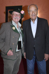 Theaterpremiere 'Alle unter eine Tanne' in München