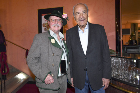 Theaterpremiere 'Alle unter eine Tanne' in München