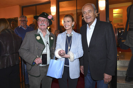 Theaterpremiere 'Alle unter eine Tanne' in München