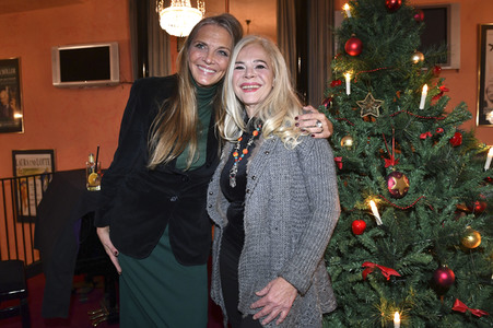 Theaterpremiere 'Alle unter eine Tanne' in München