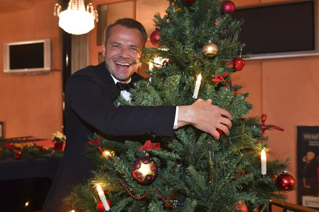 Theaterpremiere 'Alle unter eine Tanne' in München