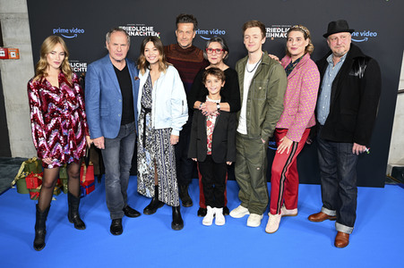 Serienpremiere 'Friedliche Weihnachten' in München