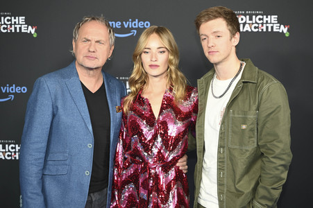 Serienpremiere 'Friedliche Weihnachten' in München