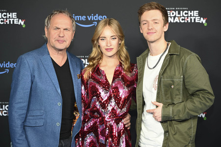 Serienpremiere 'Friedliche Weihnachten' in München