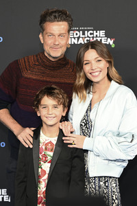 Serienpremiere 'Friedliche Weihnachten' in München