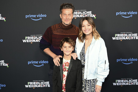 Serienpremiere 'Friedliche Weihnachten' in München