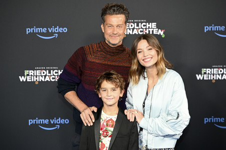 Serienpremiere 'Friedliche Weihnachten' in München