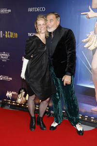 Revuepremiere 'Berlin Berlin - Die große Show der Goldenen 20er Jahre' in Berlin