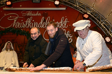 Michael Kretschmer auf dem Christkindelmarkt in Görlitz
