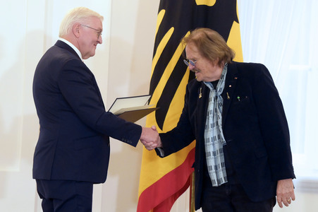 Verleihung des Verdienstordens der Bundesrepublik Deutschland an Frank Zander in Berlin