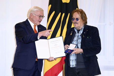 Verleihung des Verdienstordens der Bundesrepublik Deutschland an Frank Zander in Berlin