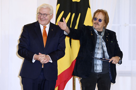 Verleihung des Verdienstordens der Bundesrepublik Deutschland an Frank Zander in Berlin