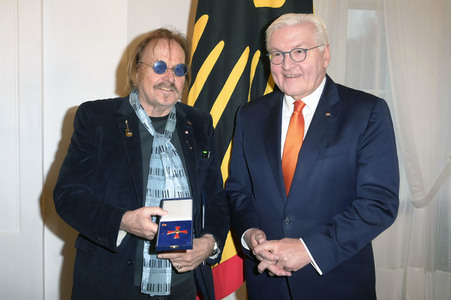 Verleihung des Verdienstordens der Bundesrepublik Deutschland an Frank Zander in Berlin