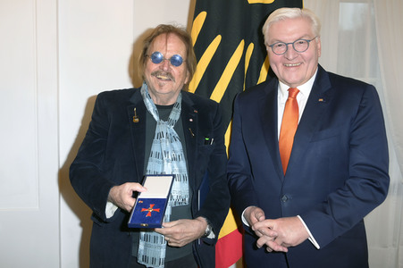 Verleihung des Verdienstordens der Bundesrepublik Deutschland an Frank Zander in Berlin
