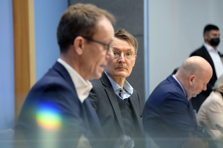 Bundespressekonferenz Reformvorschläge der Regierungskommission Krankenhausversorgung in Berlin