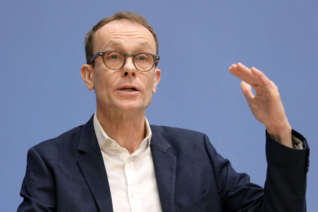 Bundespressekonferenz Reformvorschläge der Regierungskommission Krankenhausversorgung in Berlin