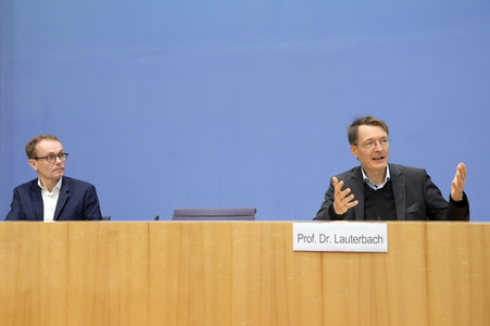 Bundespressekonferenz Reformvorschläge der Regierungskommission Krankenhausversorgung in Berlin