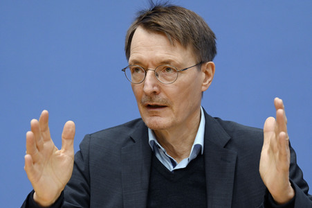 Bundespressekonferenz Reformvorschläge der Regierungskommission Krankenhausversorgung in Berlin