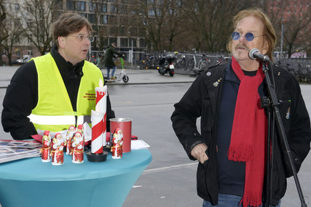 Pressetermin mit Frank Zander zur Aktion 'Weihnachten mit Frank on Tour' in Berlin