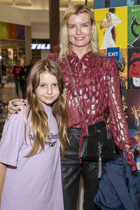 Giveaway Event 'Season of Giving' in Los Angeles