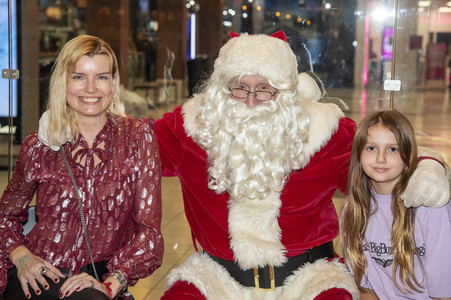 Giveaway Event 'Season of Giving' in Los Angeles
