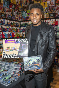 Giveaway Event 'Season of Giving' in Los Angeles