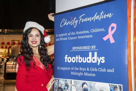 Giveaway Event 'Season of Giving' in Los Angeles