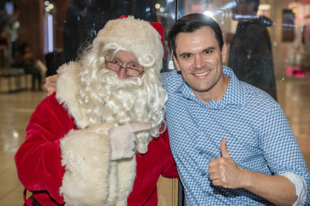 Giveaway Event 'Season of Giving' in Los Angeles