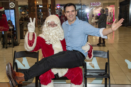 Giveaway Event 'Season of Giving' in Los Angeles
