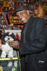 Giveaway Event 'Season of Giving' in Los Angeles