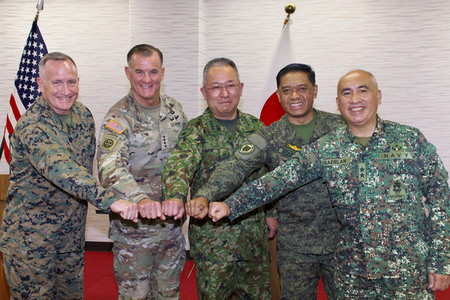 Japan-U.S.-Philipinien Militärpressekonferenz in Tokio