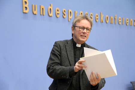 Bundespressekonferenz Rüstungsexportbericht 2022 in Berlin