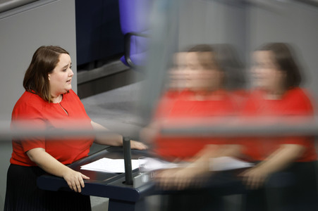 76. Sitzung des Deutschen Bundestages in Berlin